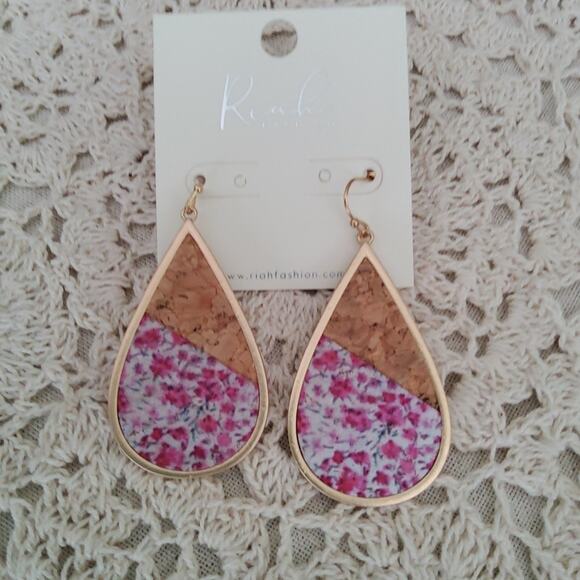 Gold Tone Cork Floral Teardrop Dangle Earrings - Picture 6 of 9